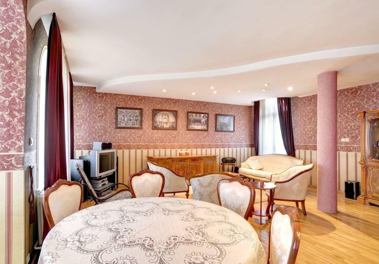 Aristocratic, Elegant, Designer Top Central Apartment Sofia Extérieur photo